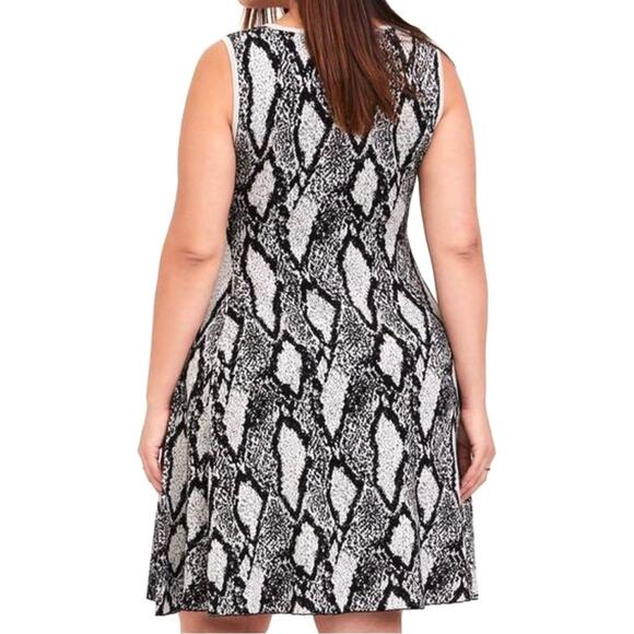 Torrid Snakeskin Print Grey Sweater Knit Trapeze Dress Size 2X - Picture 9 of 16